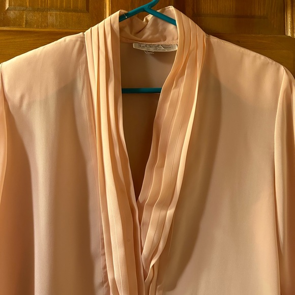 Blouse by La Chine Classic. Size 8 pale pink 🍎 - Picture 2 of 6